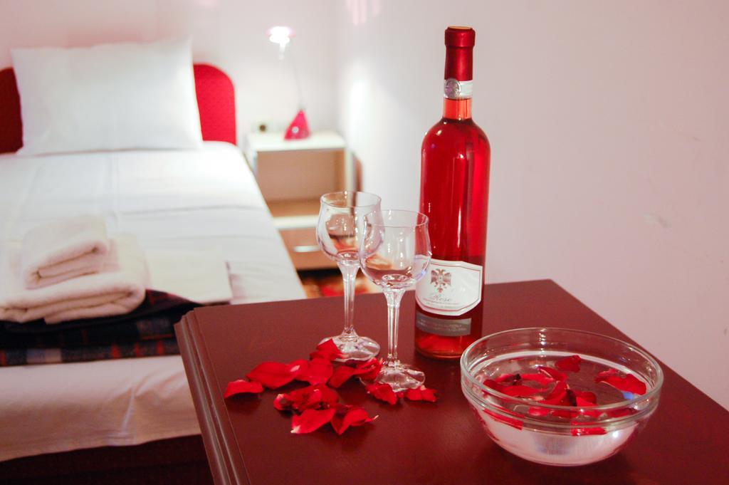 Hotel Montenegro Struga Luaran gambar