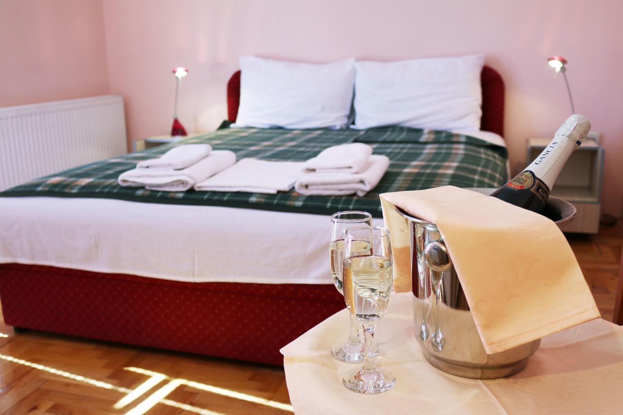 Hotel Montenegro Struga Luaran gambar
