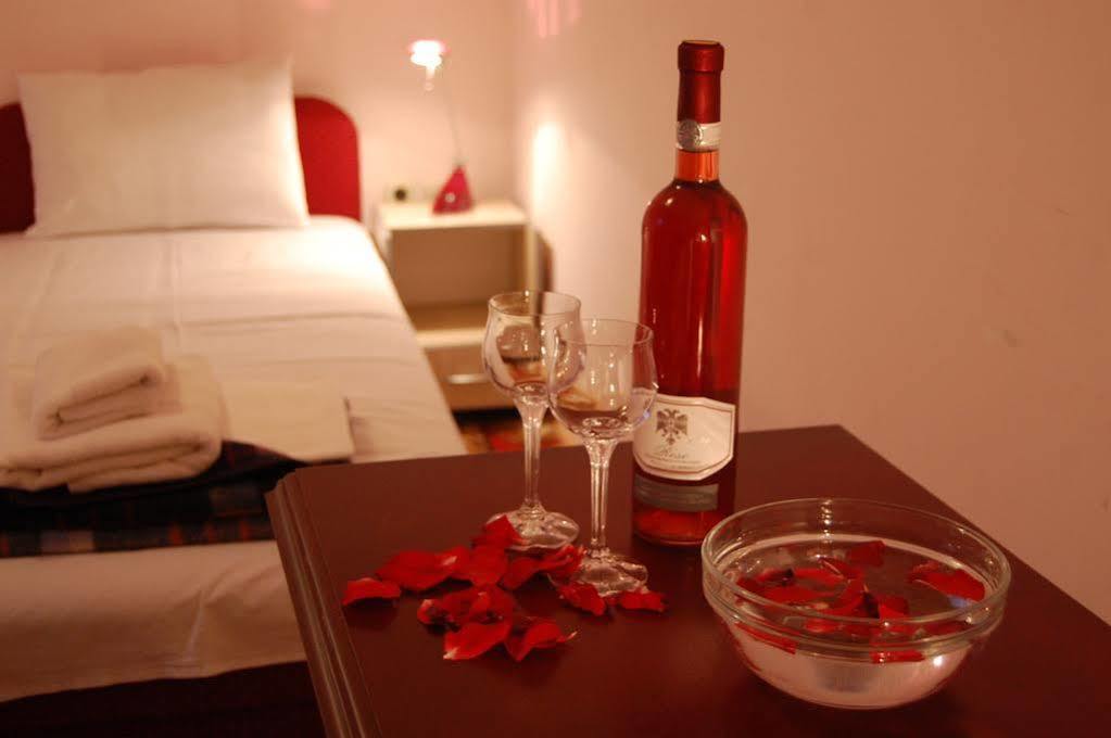 Hotel Montenegro Struga Luaran gambar