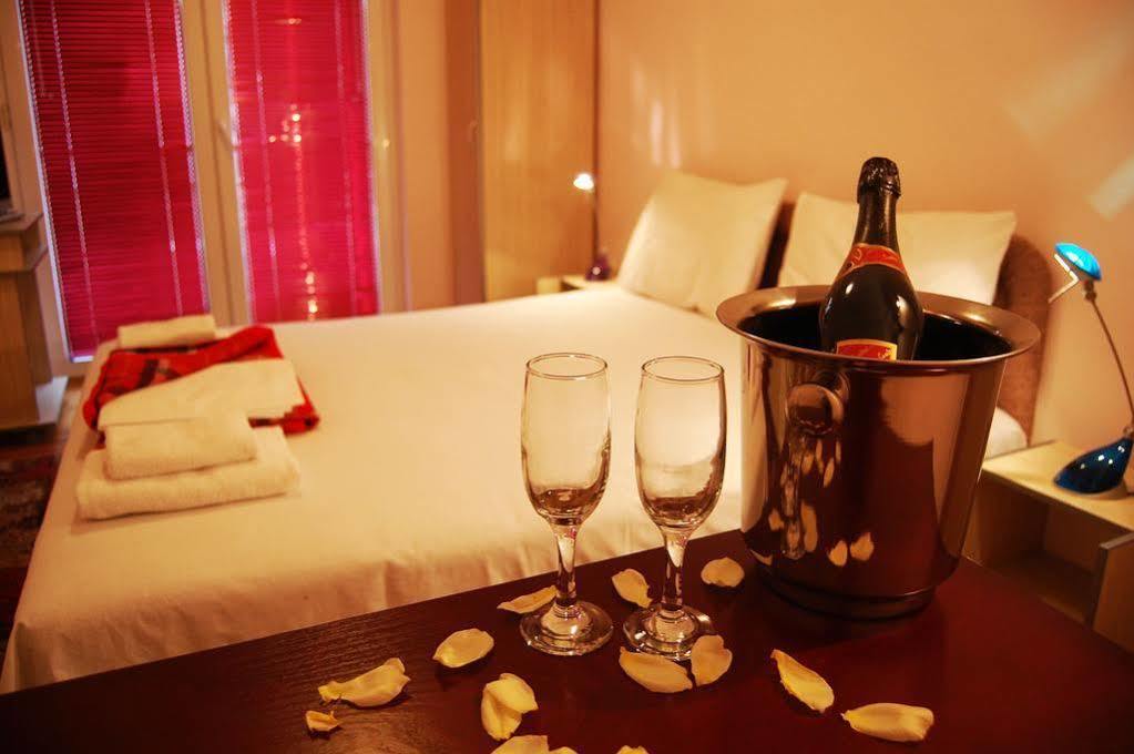 Hotel Montenegro Struga Luaran gambar